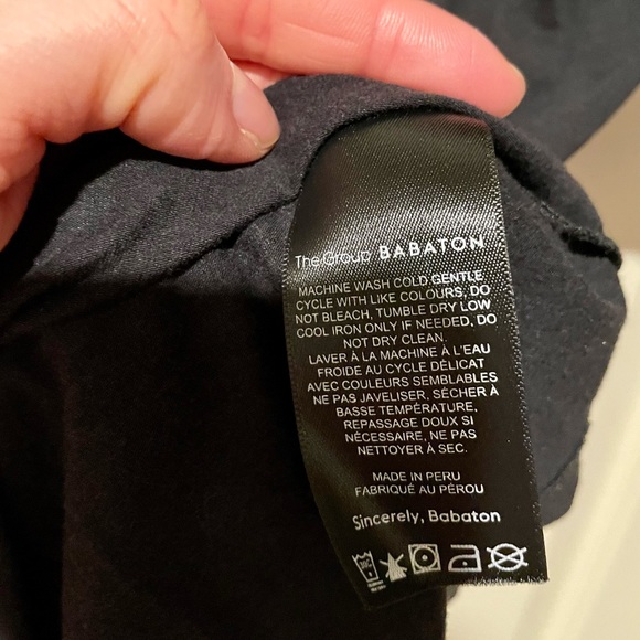 Aritzia The Group by Babaton V Neck Tee XS EUC Black - Picture 5 of 5